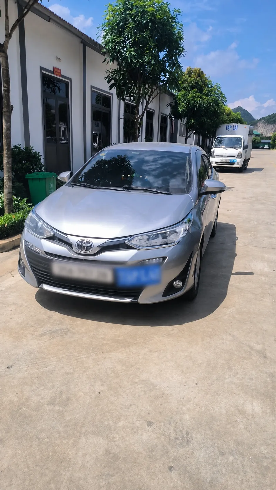 Xe tập lái tại trung tâm đào tạo lái xe